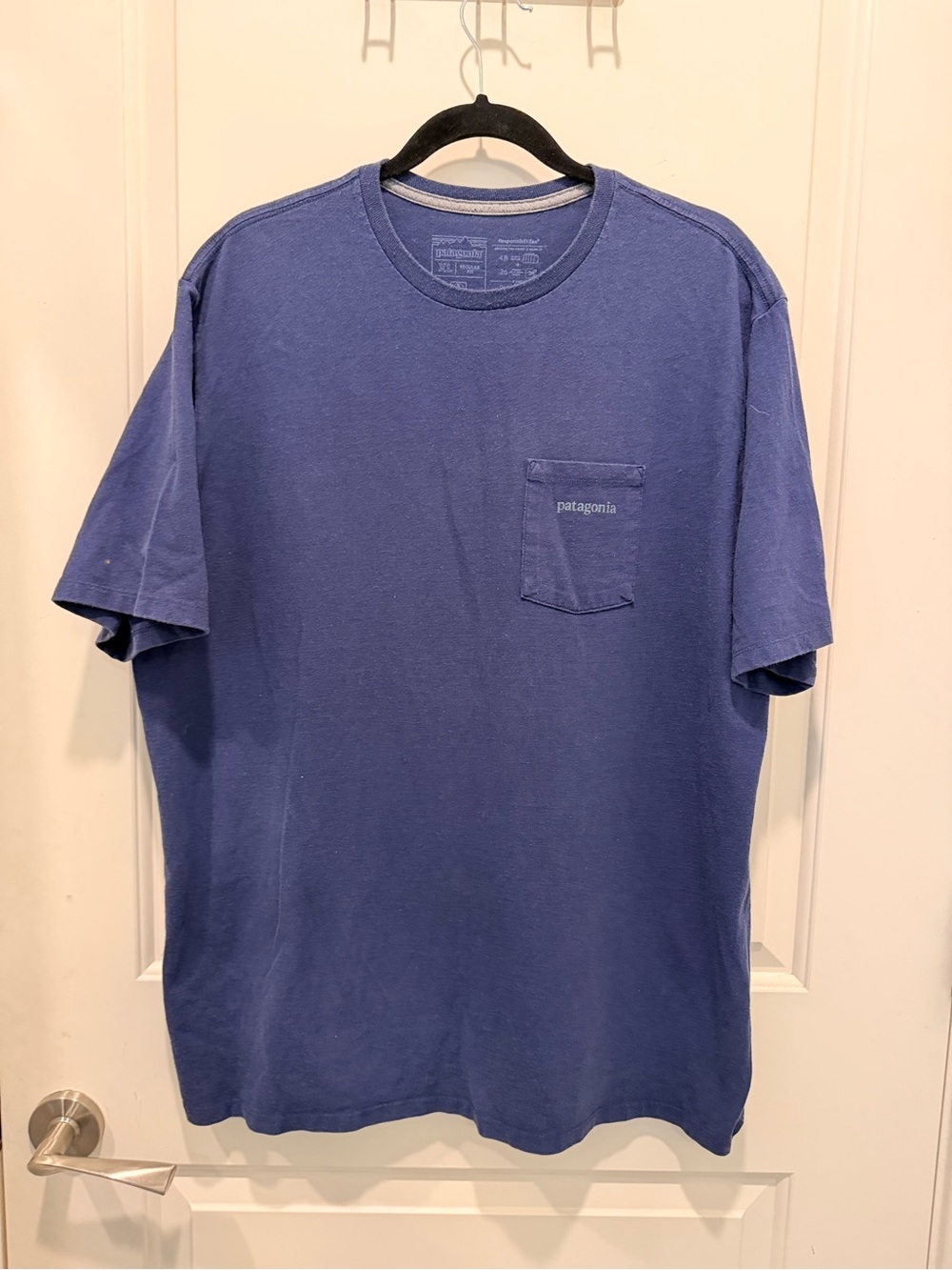 Patagonia Line Logo Ridge
Pocket Responsibili-Tee Size
XL Blue